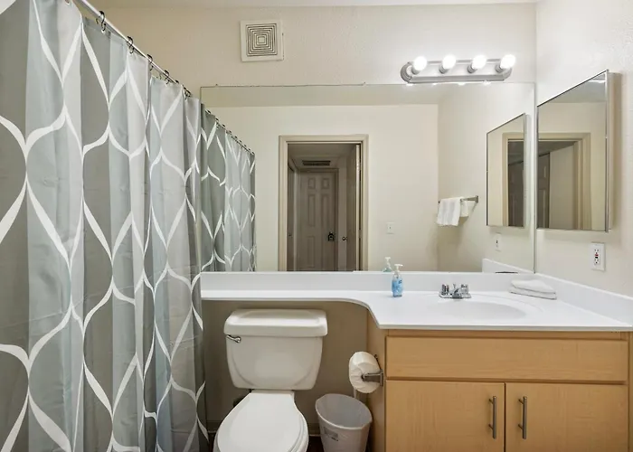 Apartment Cozy With Free Parking And Pool