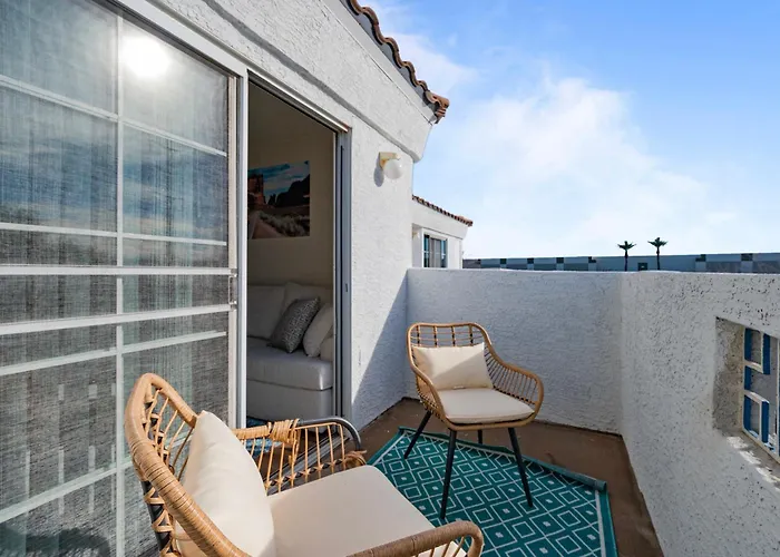 Cozy With Free Parking And Pool Apartment *