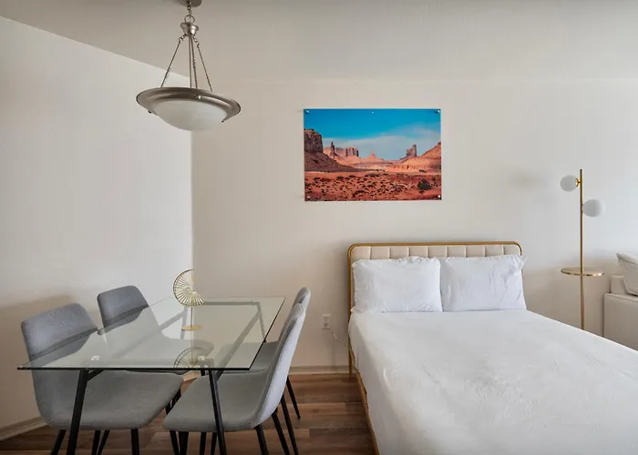 Cozy With Free Parking And Pool * Tempe