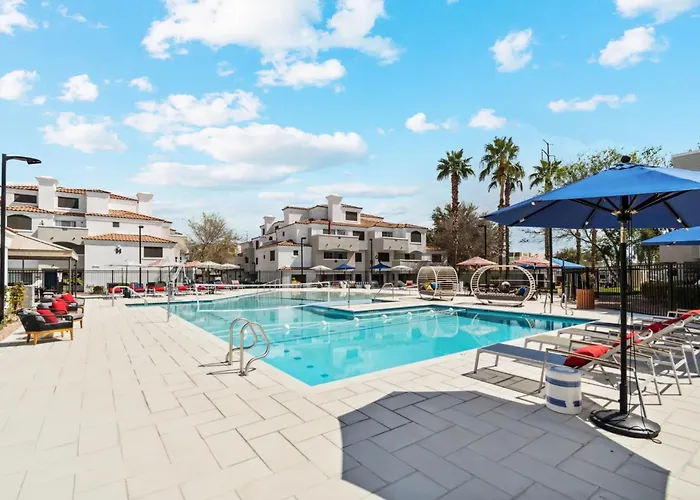 Cozy With Free Parking And Pool *